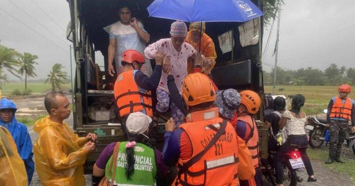 Super Typhoon Fung-wong slams into Philippines, killing 2 and displacing 1 million