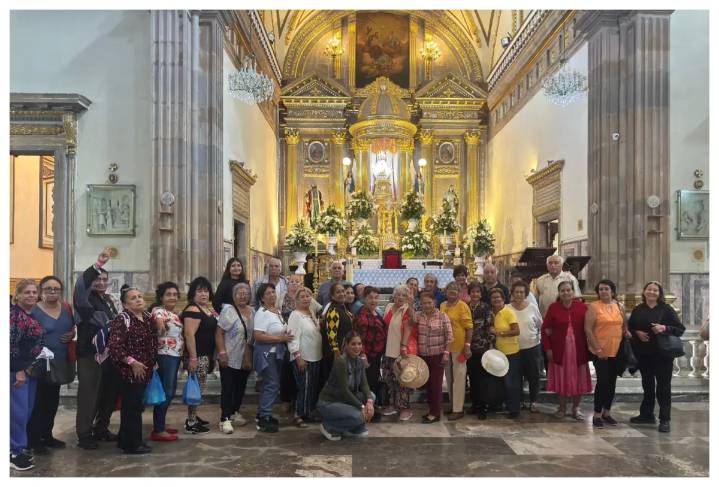 Abuelitos de Puerto Vallarta llevados por el DIF a pasear por Talpa de Allende y la sierra