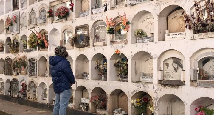 Psicólogo afirma que el duelo vuelve en fechas sensibles donde se suele acudir a cementerios