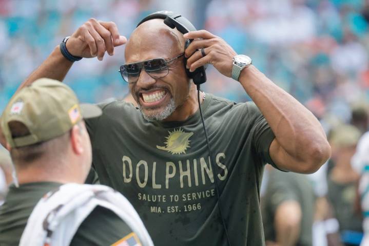 Dolphins' Anthony Weaver on defense; Brewer, Douglas updates