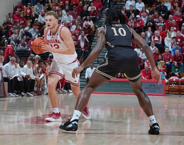 DeVries Powers Hoosiers Past Lindenwood 73