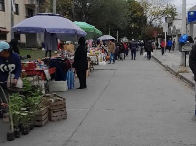 Reconocen que son ilegales, no quieren pagar ni ser trasladados: polémica protesta de feriantes de Ciudad del Milagro