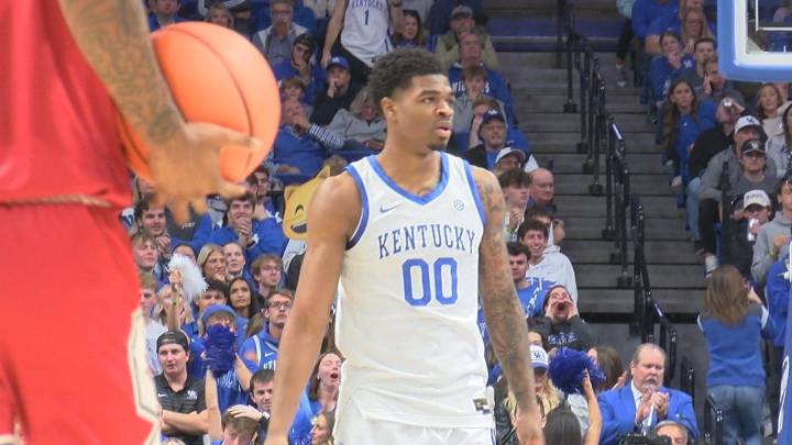 No. 9 Kentucky men’s basketball opens up regular season with a 77