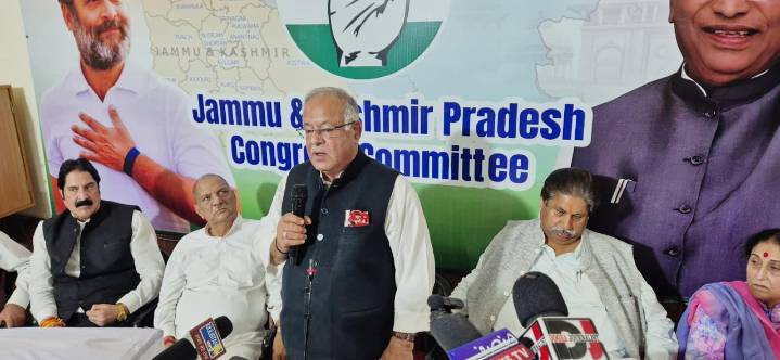 Karra flags off vehicle carrying signatures against “Vote Chori” from J&K