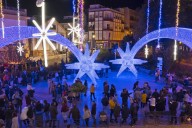 Las luces de Navidad comienzan en un pueblo de Andalucía que las vende al resto del planeta: Puente Genil