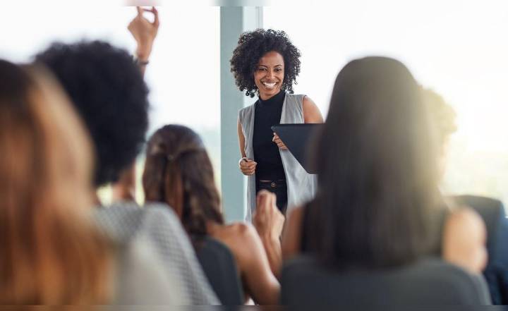 Potencia tu perfil profesional HOY: cursos cortos con docentes internacionales para impulsar tu carrera