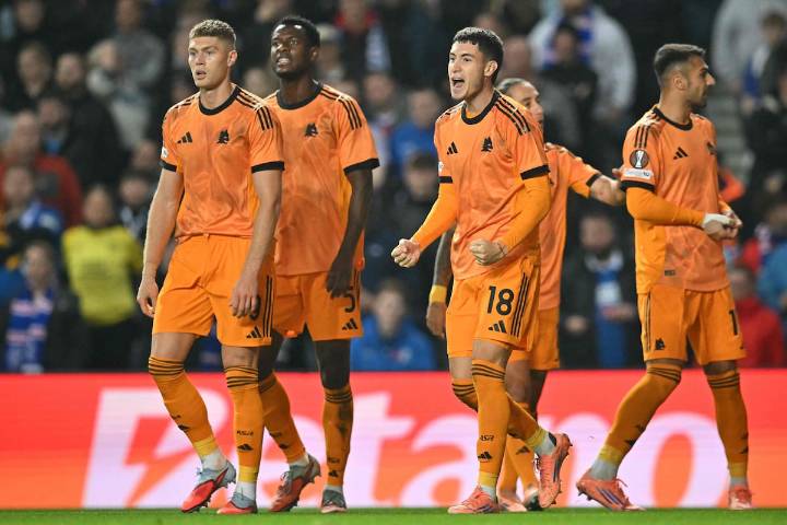 Gol argentino y una jugada increíble. Soulé convirtió para Roma y Dibu fue clave en Aston Villa: pasó de todo en la Europa League