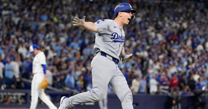 Smith's homer in 11th lifts Dodgers over Blue Jays 5-4 to become first repeat champion in 25 years