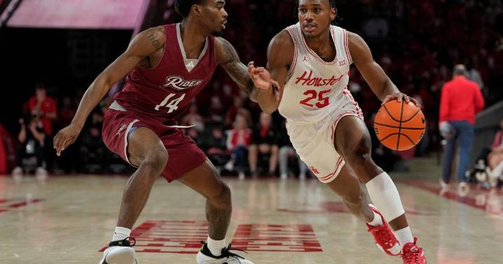 Kingston Flemings scores 18 and No. 2 Houston beats Rider 91