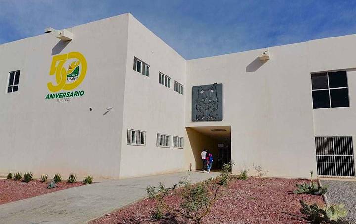 Estudiantes se solidarizan con docente de la UAdeC que denuncia violencia de género