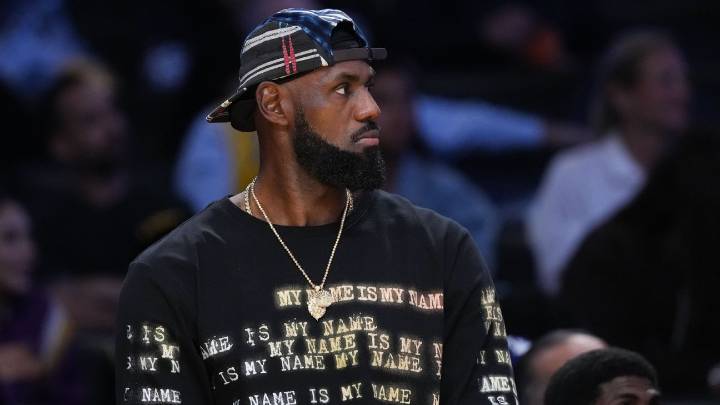 LeBron James takes key step toward returning to Lakers