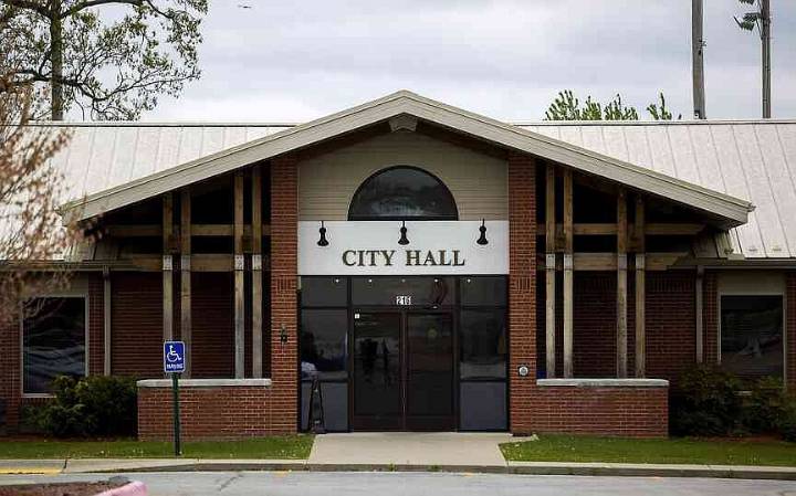 Lowell council considers ethical implications of $6 million contract vote, but will look at it again next month