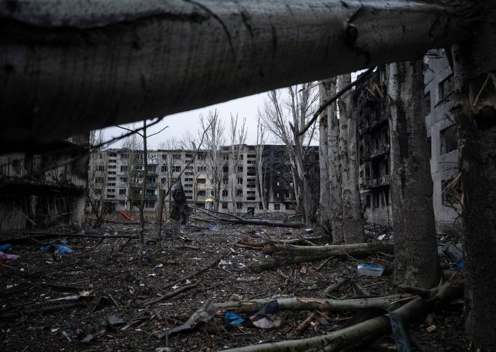 Una unidad del Ejército ruso organiza un macabro concurso para posar con prisioneros ucranios ejecutados