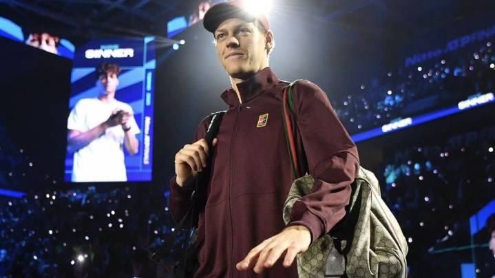 Jannik Sinner le ganó a Carlos Alcaraz en dos sets y se consagró campeón del ATP fianls