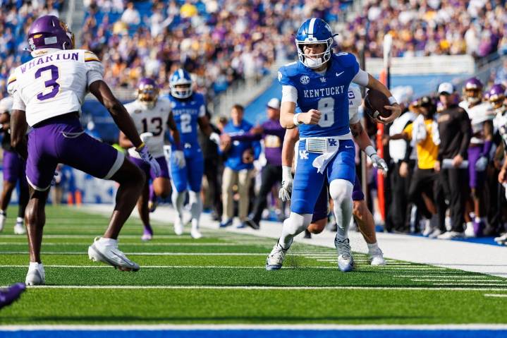 Deadspin | Kendrick Law's career day helps Kentucky dominate Tennessee Tech