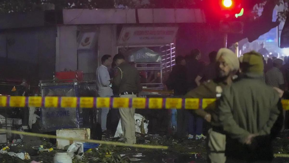 Delhi on alert after Red Fort blast; PM modi, Amit Shah review security response