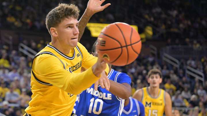 Michigan rides strong second half to lopsided win over Middle Tennessee State