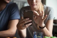¿Sientes que vibra tu celular sin razón? Podría ser estrés digital