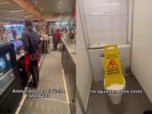 “Imagínate subir las escaleras mientras te cagas”: trabajador lanza compleja acusación contra Starbucks dentro del Metro