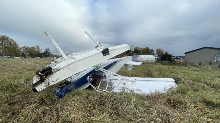 Small plane crashes near elementary school in Pacific