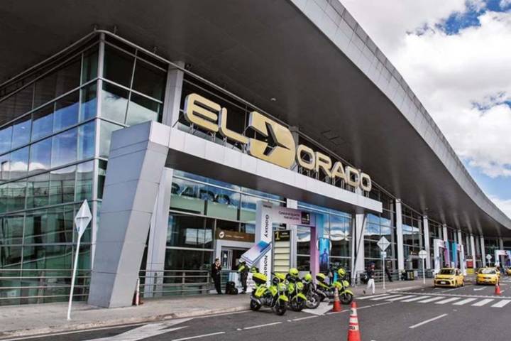 Unas 1.500 personas afectadas en Colombia por suspensión de vuelos, tras alerta de EEUU