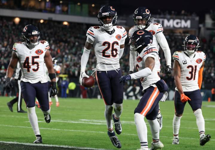 ‘He went and got it’: How Chicago Bears CB Nahshon Wright stole the ball from Jalen Hurts on the Tush Push