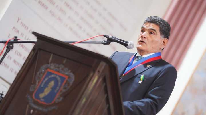 Universidad del Cauca le otorgó al procurador Gregorio Eljach la medalla de egresado de honor