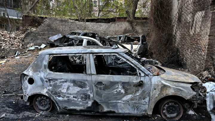 Un muerto y 24 heridos en un ataque aéreo masivo ruso contra Kiev