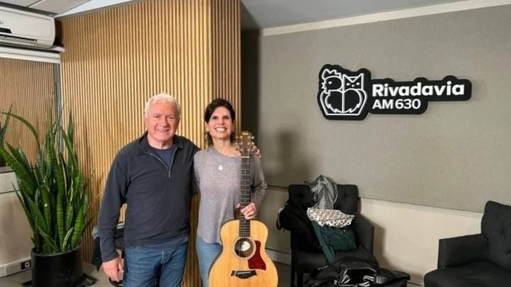 Julieta Caputo estuvo compartiendo su música en vivo por Radio Rivadavia