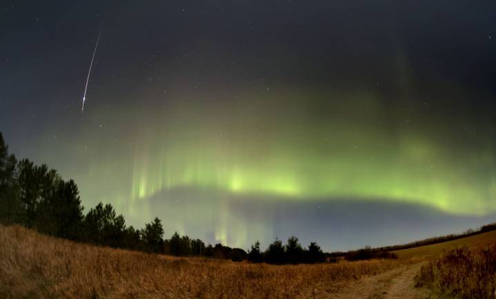 Astro Bob: Bright conjunctions, fireballs and a slice of Saturn's rings