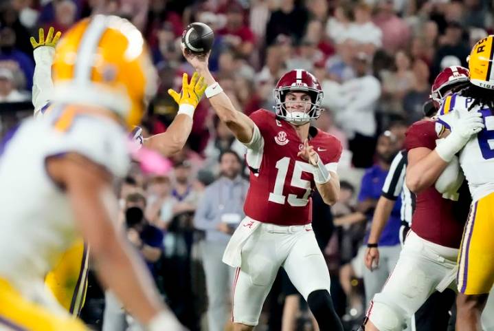 Top 25 roundup: No. 9 Oregon boosts resume with win at No. 20 Iowa