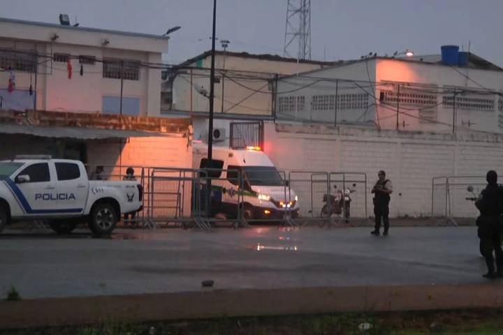 Al menos 31 presos mueren en una cárcel de Ecuador durante jornada violenta