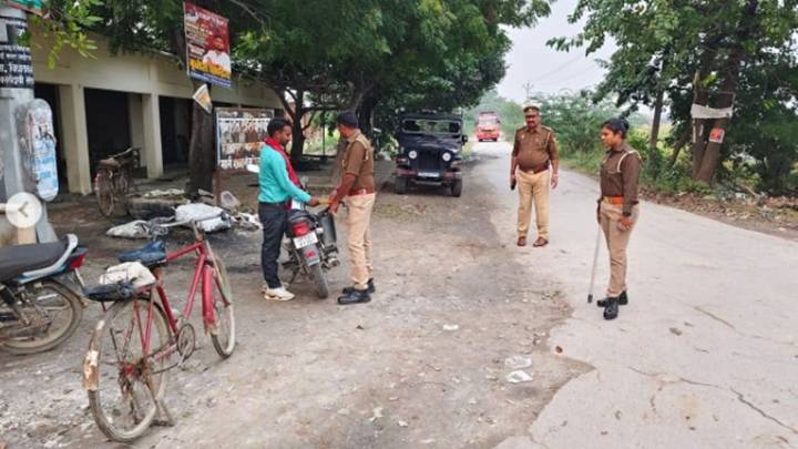 Azamgarh cops go old school, put up posters of chain snatchers to alert public