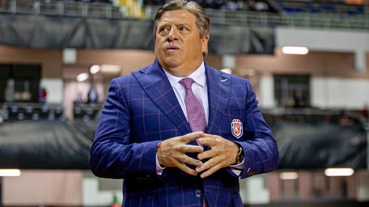 ‘Regreso con la responsabilidad de no haber clasificado’; Miguel Herrera a su llegada a México