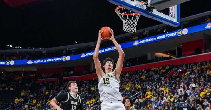 El español Aday Mara hace historia en el baloncesto estadounidense al igualar a una leyenda de la NBA
