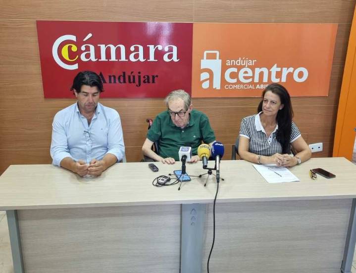 El presidente de la Cámara de Comercio de Andújar respalda la labor del Hospital Alto Guadalquivir