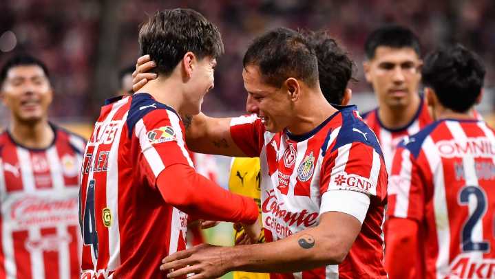 Chivas vencen a Rayados y la "Hormiga" González acaricia el título de goleo