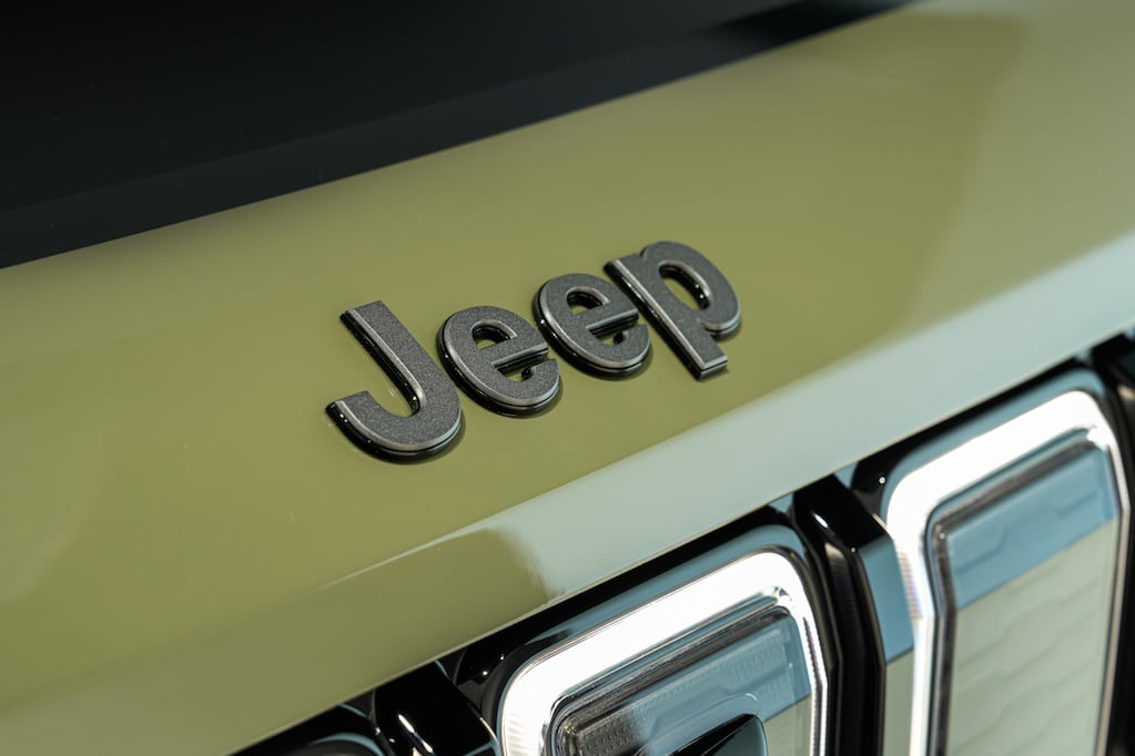 Jeep presentó el Recon: el SUV eléctrico que se destaca por su capacidad todoterreno