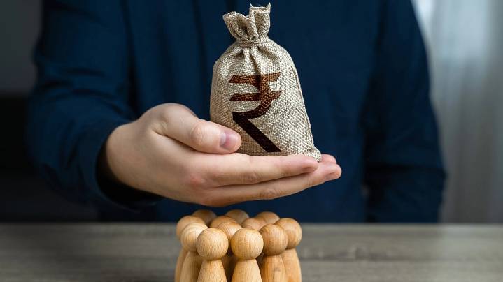 How To Build A Rs 7-Lakh Foreign Trip Corpus Through SIPs