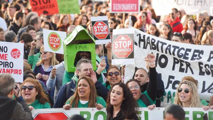 Junts y PP paralizan el debate sobre la regulación del alquiler de temporada y el Govern confía en aplicarla antes de 2026