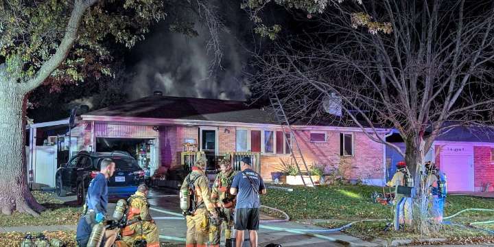 LIVE: Firefighters respond to fire in Meadowlane Neighborhood in east Lincoln