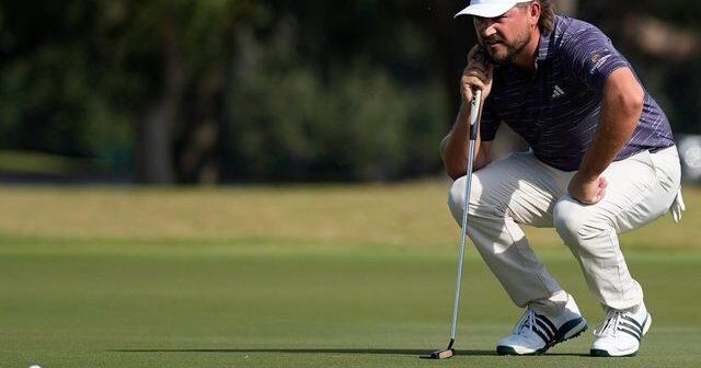 Andrew Novak takes the lead at Sea Island as others try to stay in the game to keep cards