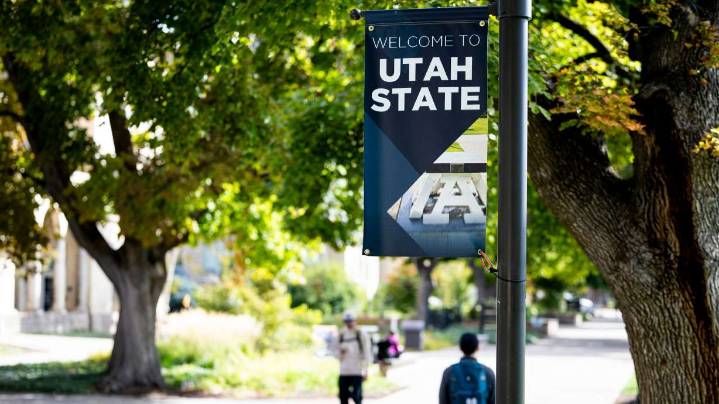 Utahns paying a lighter chunk of their paychecks on college than other states