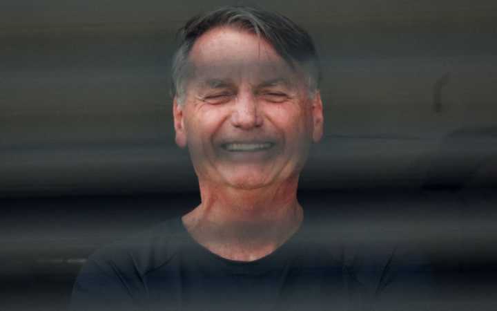 Tele, frigobar, aire acondicionado... Así es la celda donde Bolsonaro inicia su condena de 27 años