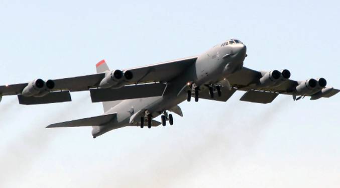 EEUU eleva su disuasión nuclear: El Bombardero B-52 prueba el nuevo misil de crucero furtivo