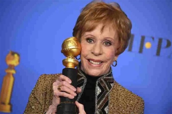 Dona Carol Burnett su colección de premios a la UCLA