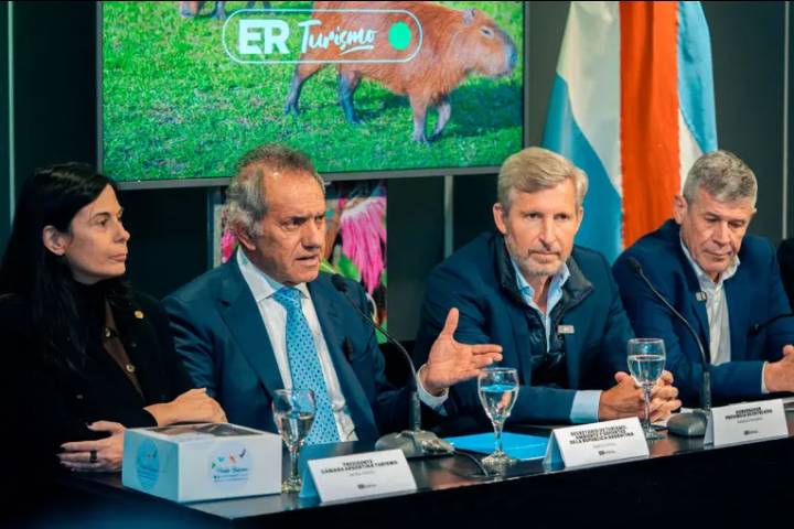 Scioli llega a Paraná para reunirse con el sistema turístico entrerriano