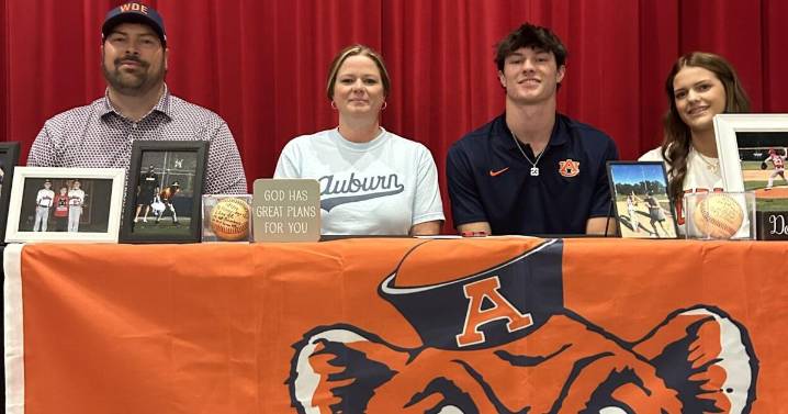 MCHS senior baseball players sign letters of intent