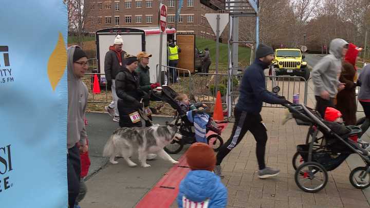 Thousands trot in Overland Park for annual Thanksgiving Day 5K
