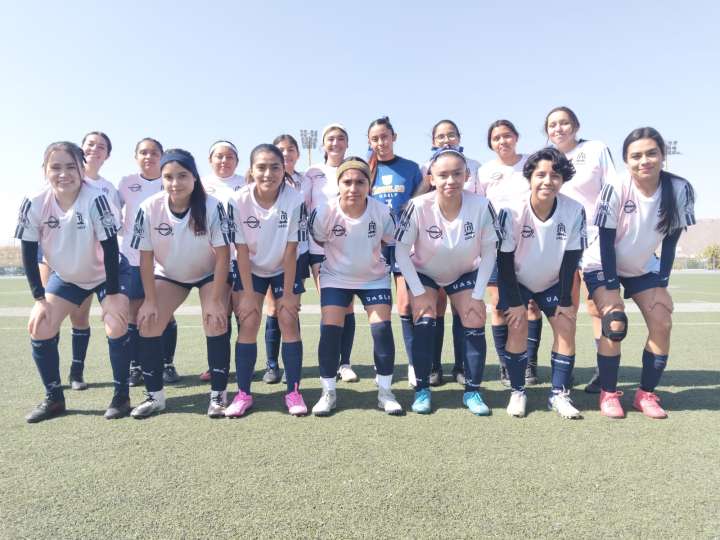 Cae equipo femenil de futbol soccer universitario